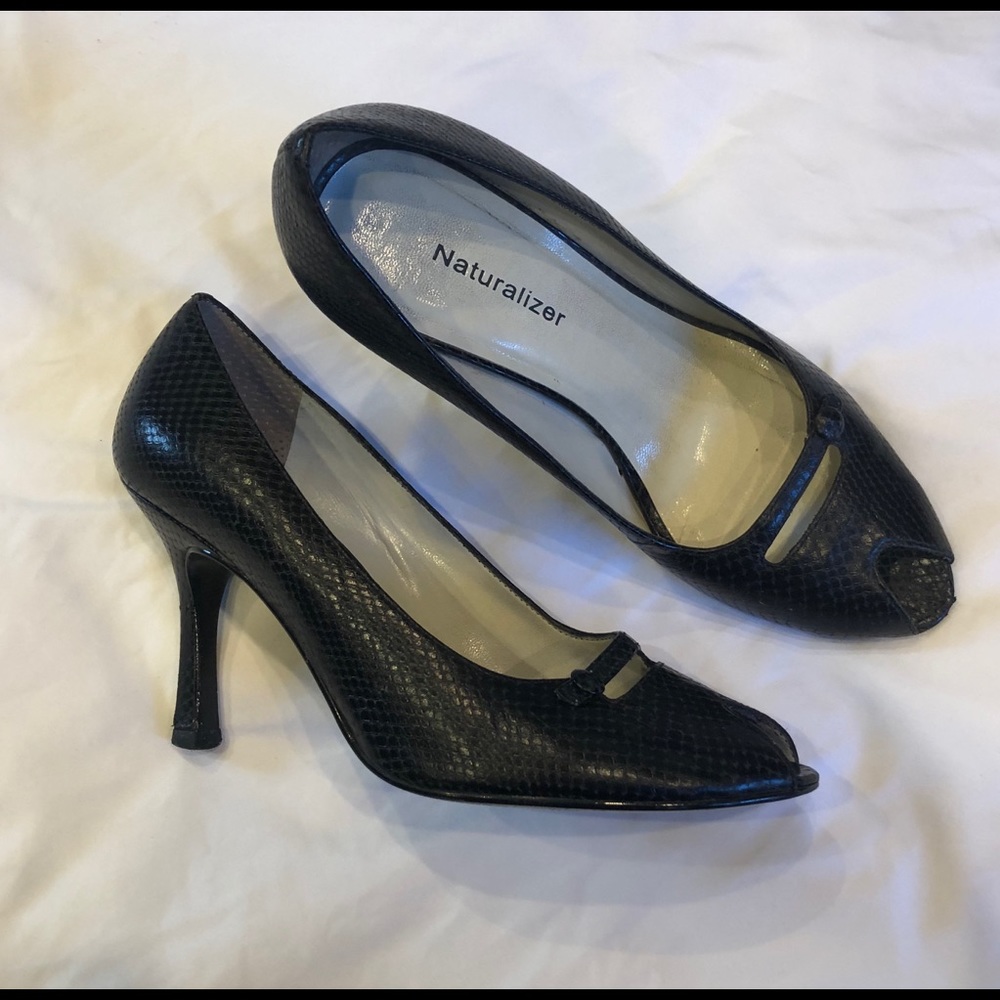 Vintage Naturalizer high heel snake skin pumps